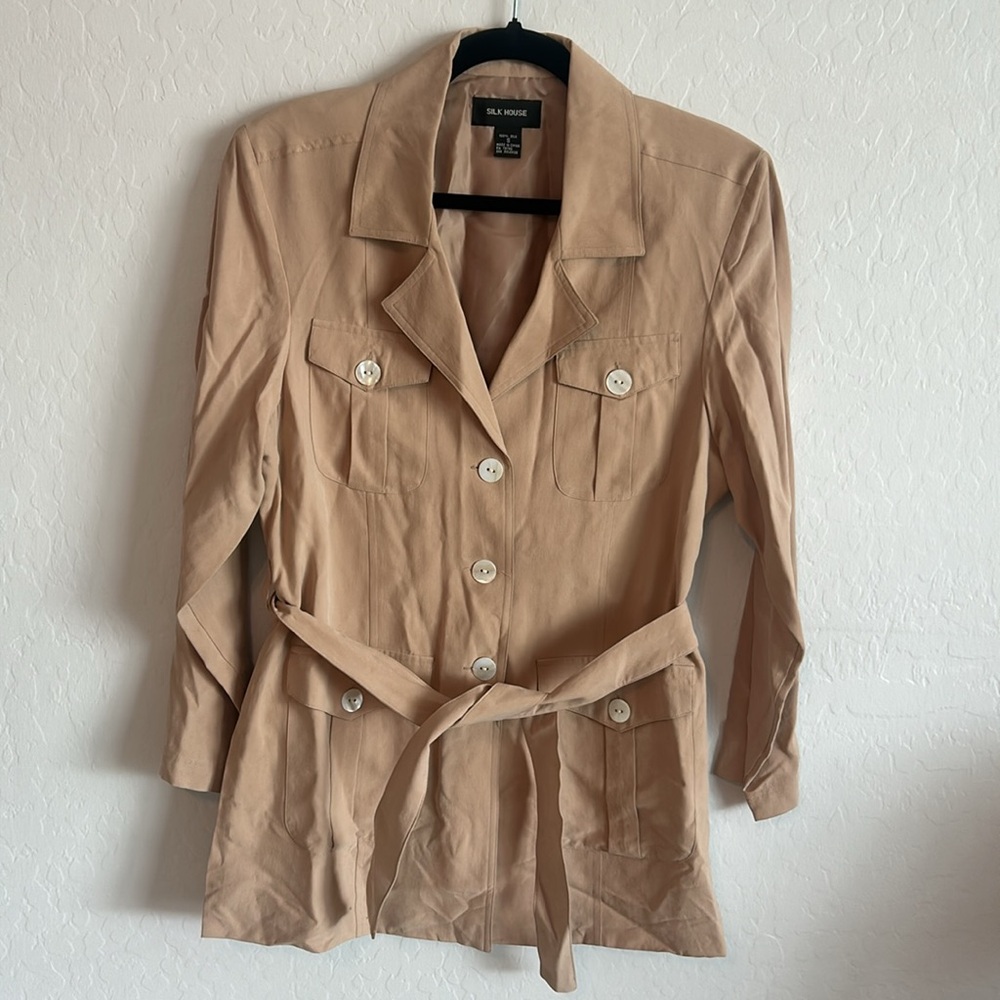 Silk House Size Small Tan Jacket/Top. Lined.